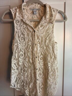 American Rag Cie Cream Lace Sleeveless Button-Down Blouse